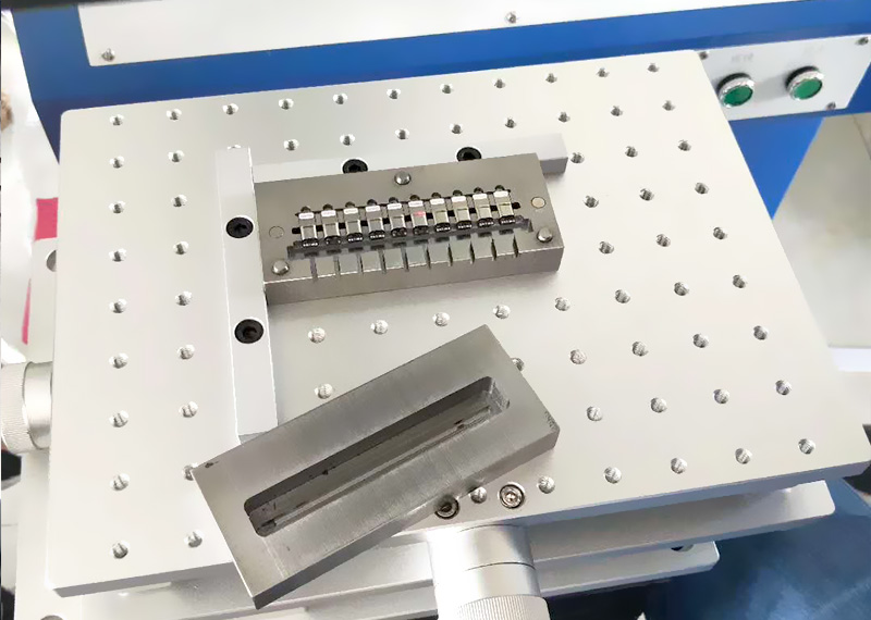 激光焊接機(jī)焊接數(shù)據(jù)線(xiàn)頭 激光焊接機(jī)焊接數(shù)據(jù)線(xiàn)頭